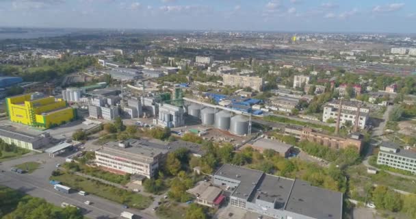 Průmyslové továrny letecký pohled. Pohled z továrny na potraviny. Velká průmyslová zóna od dronu — Stock video