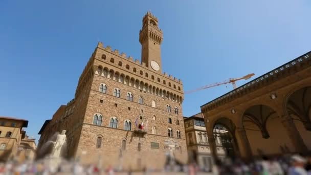 Multidão de pessoas perto do Palazzo Vecchio Florença, Itália. Câmara Municipal de Florença. — Vídeo de Stock