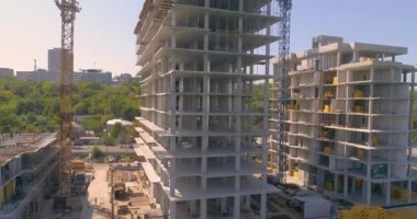 Konut binasının hava manzarasının inşaat süreci. Bir konut inşaatı. Apartman inşaatı