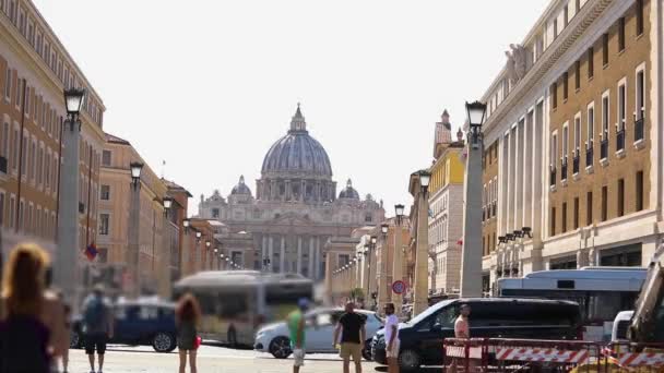 Reconciliation Street in front of the Basilica of Saint Peter in the Vatican — Stock Video