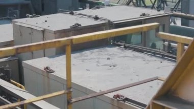 Kola fırını kömür üretimi. Metalürjik girişim. Kokain işleminden sonra kokain fırını kömürünün soğutulması.