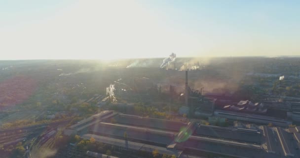 Metallurgical plant aerial view. A large factory with tall chimneys at the golden hour. General view of a large plant at sunset — Stock Video