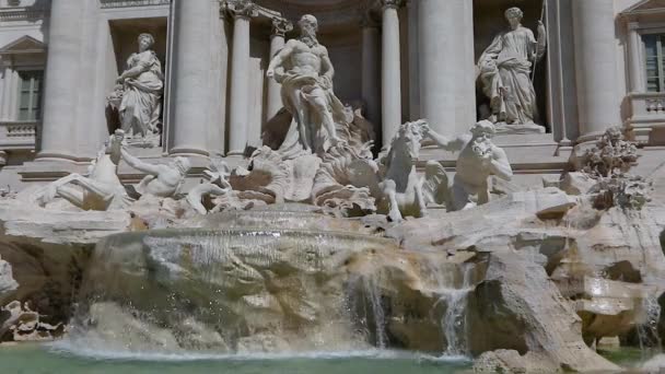 Palazzo Poli a Fontána di Trevi Řím, Itálie. Oblíbené turistické místo v Římě — Stock video