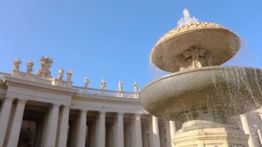St. Peters Meydanı 'ndaki Slow Motion Fountain. St. Peters Meydanı. İtalya, Roma