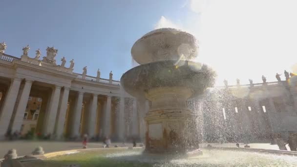 Plano geral St. Peters Square plano geral. St. Peters Square muitas pessoas andam na praça. Itália, Roma, — Vídeo de Stock