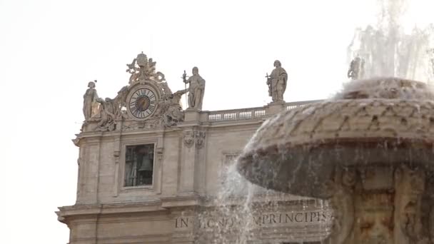 セントピーターズスクエアのスローモーション噴水。セント・ピータース広場。イタリア、ローマ — ストック動画