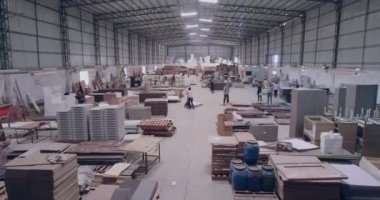 Mobilya üretimi, mobilya fabrikasının üretim alanının panoram manzarası.