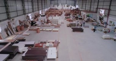 Mobilya fabrikası, bir sürü modern ekipman. Mobilya fabrikasının insansız hava aracının genel planı.