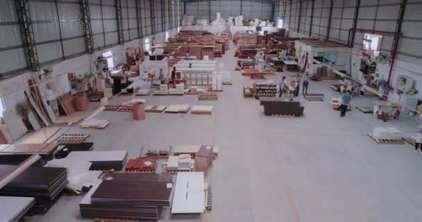 家具工場、近代的な機器の多く。ドローンからの家具工場の眺めの一般的な計画 — ストック動画