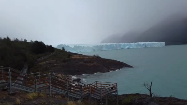 Perito Moreno Glacier v národním parku Los Glaciares poblíž El Calafate, Patagonia, Argentina — Stock video