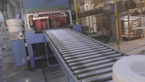 Finished cable products leaves the conveyor line, the final stage of cable production — Stock Video