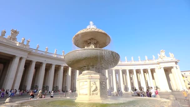 Slow Motion Fontein op St. Peters Square. Het St. Peters plein. Italië, Rome — Stockvideo