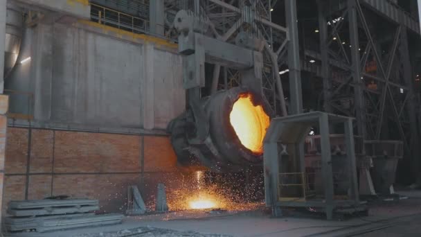 Hot metal ladle. Industrial interior at a metallurgical plant. Sparks from hot metal slow motion — Stock Video