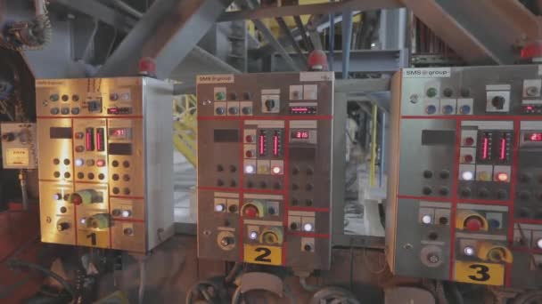 Panneau de commande à l'usine. Panneau de commande d'usine. Panneau de commande électronique pour les unités — Video