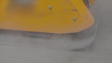 Tokuşturucu. Toprak titreşimli plaka. İnşaat Çalışma Akışı