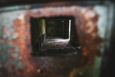 Bükreş, Romanya - 13 Mayıs 2019: Terk edilmiş ve tahrip edilmiş bir tiyatronun kalıntıları.