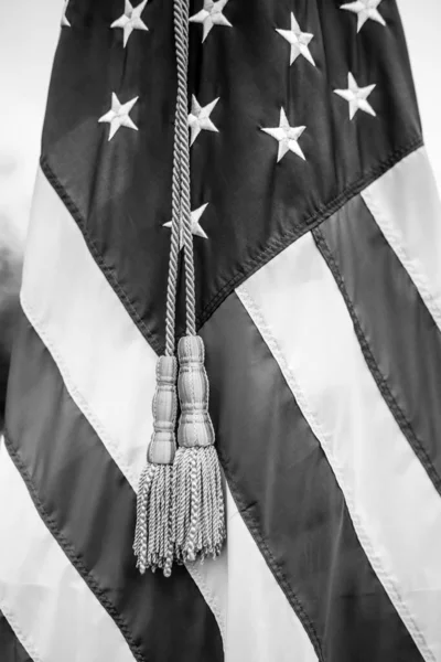 Grunt Skärpedjup Selektivt Fokus Bild Med Den Amerikanska Flaggan Stolpe — Stockfoto