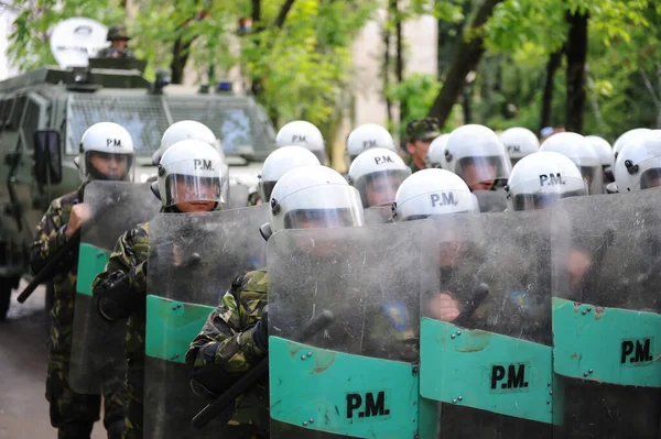 ルーマニアのブカレスト 2010年5月12日 ルーマニア軍警察のメンバーが演習に参加 — ストック写真