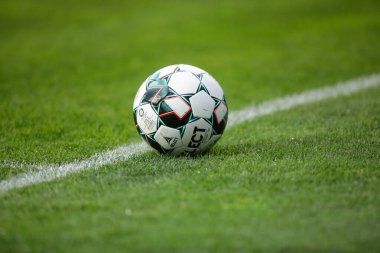 Ploiesti, Romanya - 15 Nisan 2021: Seçilmiş bir futbol topuyla ilgili ayrıntılar.