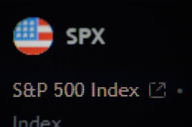 S & P indeksi monitör ekranında sığ alan derinliği (seçici odak).