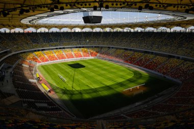 Bükreş, Romanya - 25 Nisan 2021: Bükreş 'teki Ulusal Arena Stadyumuna güneşli bir günde genel bakış.
