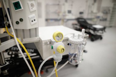 Bükreş, Romanya - 27 Mayıs 2021: Yeni inşa edilen bir hastanenin (Acil Servis, Acil Servis) detayları.