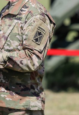 Capu Midia, Romanya - 9 Haziran 2021: Bir subayın omuz kolunda ABD Ordusu Kolcu etiketi ile ilgili ayrıntılar.