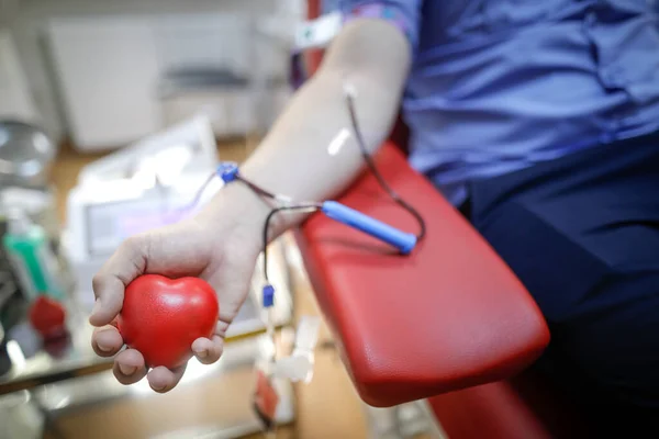 헌혈하는 사람의 사용하여 선택적 부점들 — 스톡 사진
