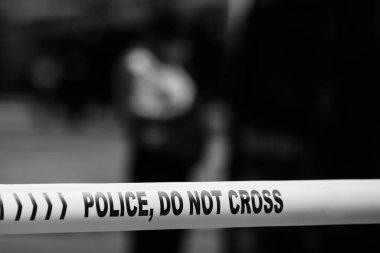 Polis plastik bantlı sığ alan derinliği (seçici odak) resmi suç mahallinde geçmeyin..