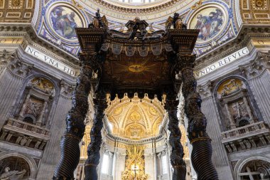Roma, İtalya - 11 Ocak 2024: Vatikan 'daki Aziz Peter Bazilikası' nın içinden ayrıntılar.