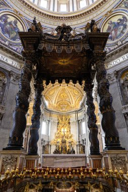 Roma, İtalya - 11 Ocak 2024: Vatikan 'daki Aziz Peter Bazilikası' nın içinden ayrıntılar.