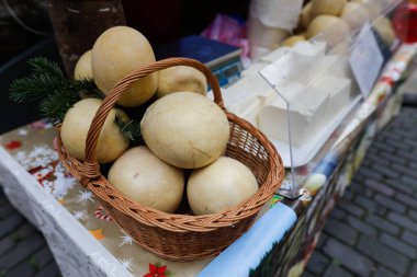 Romen geleneksel peynirinin ayrıntıları satışa sunuldu.