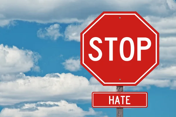 Zastavit Znak Nenávisti Modrá Obloha Pozadí — Stock fotografie