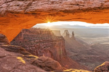 Mesa arch sunrise adlı