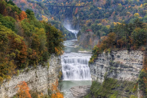 Middle Falls en el Parque Estatal de Letchworth — Foto de Stock