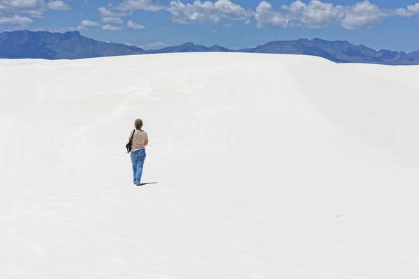 Turystyka na białe piaski — Zdjęcie stockowe