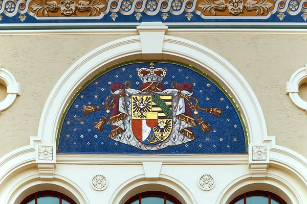 Brasão de armas do Liechtenstein no mosaico da parede — Fotografia de Stock