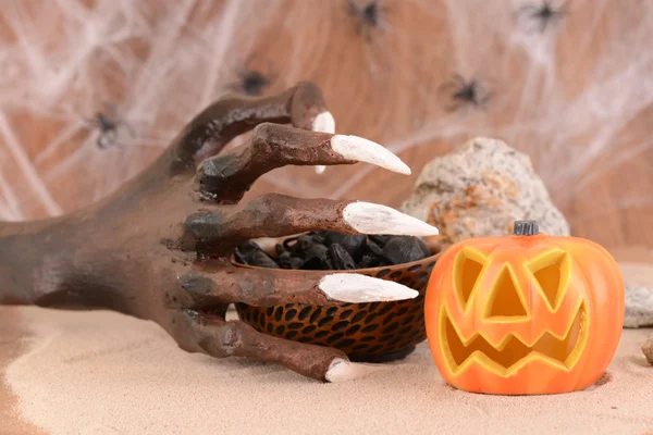 Halloween Hexe Hand und Jack o 'Laterne Kürbis-Ornament — Stockfoto