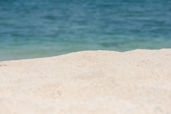 Písečné pláže a modré moře pozadí — Stock fotografie