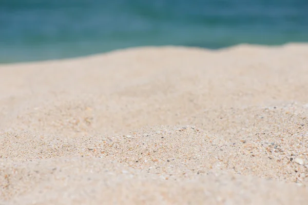 Sandy beach and blue sea background — Stock Photo, Image