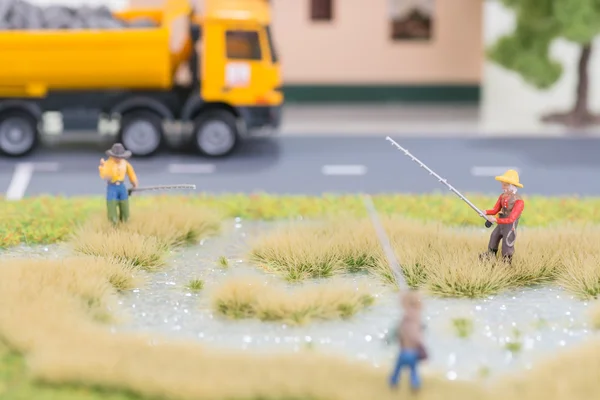 Miniatuur vissers in de buurt road — Stockfoto
