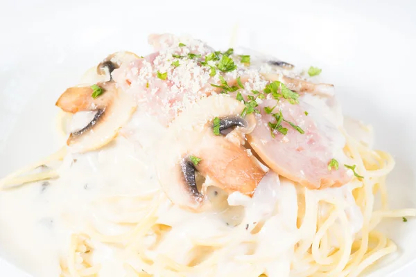 Pavo espagueti Carbonara con champiñón botón —  Fotos de Stock