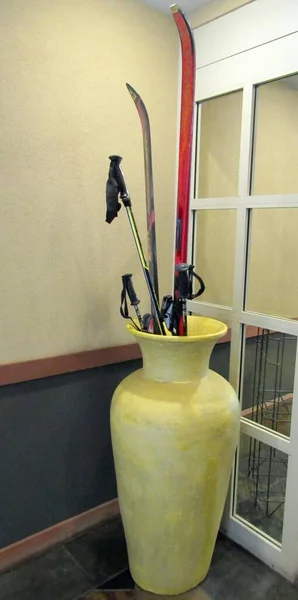 Skis Ski Sticks Standing Tall Yellow Vase — Stock Photo, Image