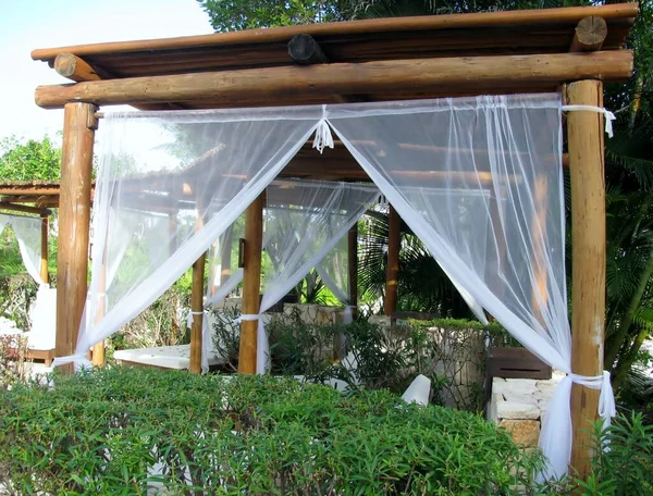 Cozy Wooden Log Cabanas White Tulle Curtains Cancun Mexico — Foto de Stock