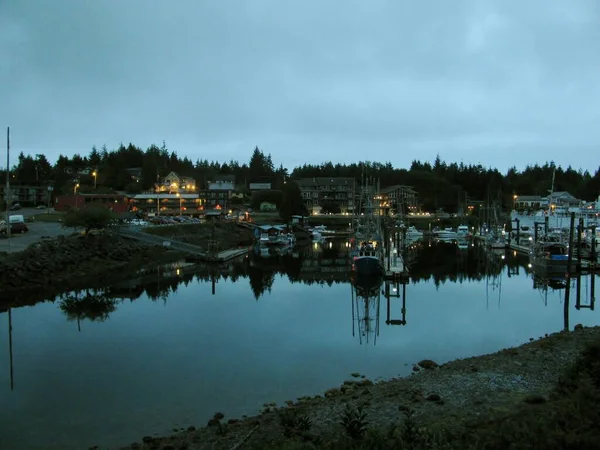 Limandaki Tekneler Sabahın Erken Saatlerinde Ucluelet Kanada — Stok fotoğraf