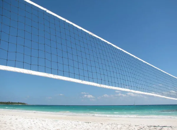 Hermosa Playa Arena Blanca Con Una Red Voleibol Península Yucatán —  Fotos de Stock