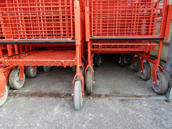 Stack Large Red Wire Shopping Carts Space Saving Storage — Fotografia de Stock