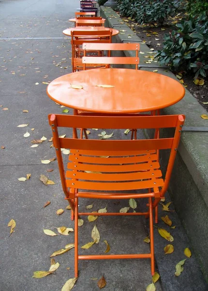 Narancs Kávézó Asztalok Járdán Vancouver Kanada — Stock Fotó