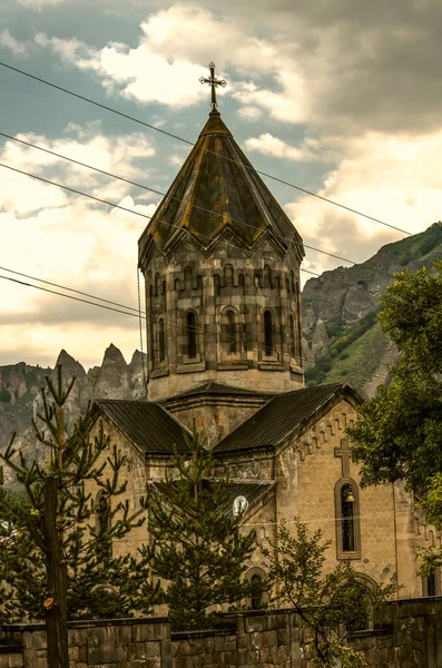 Goris Ciudad Vista Catedral Iglesia San Gregorio Iluminador Contra Cielo — Foto de Stock