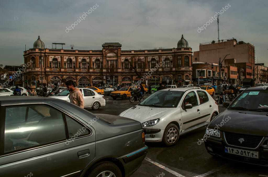 Teherán, Irán, 28 de diciembre de 2020 La concurrida Plaza Hasanabad